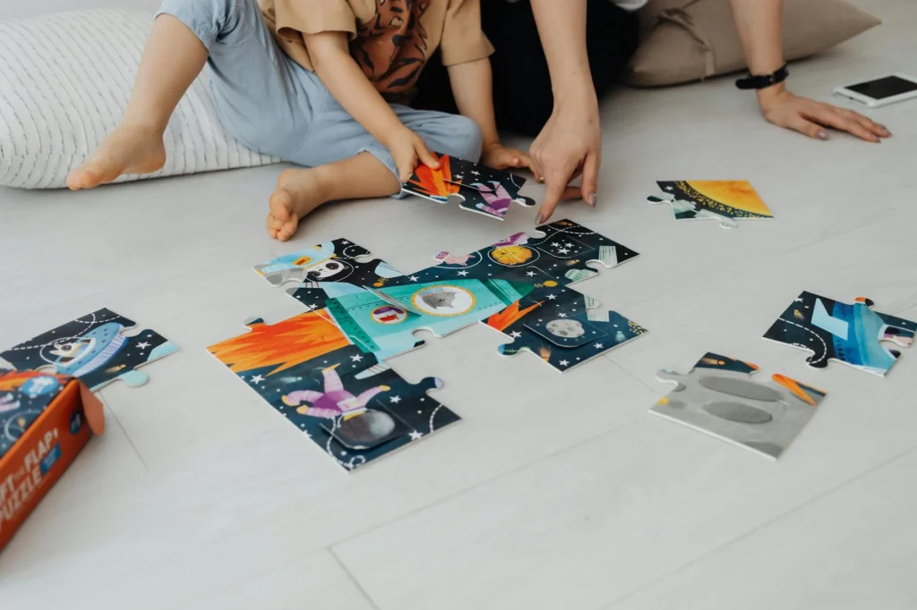 Gelişim & oyun: evde “sessiz oyun kutusu” hazırlama