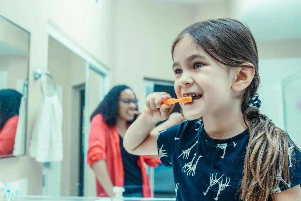 Bebek ve Çocuklar İçin Diş Fırçası ve Macun Seçimi: Yaşa Göre Kapsamlı Rehber