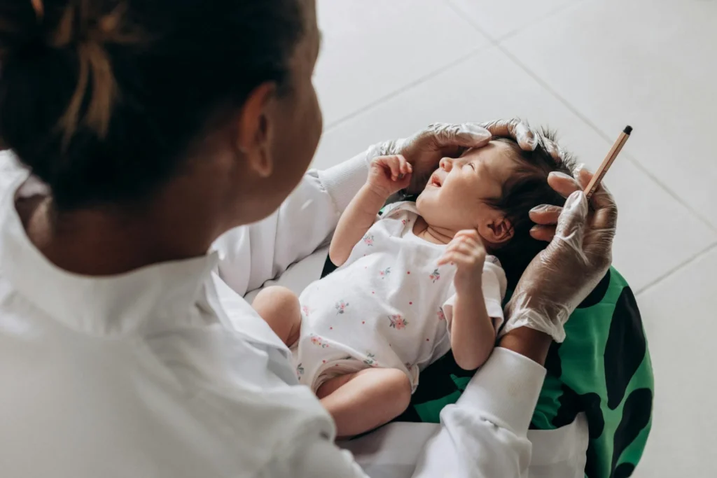 18 Haftalık Bebeğinizle Doktor Ziyareti: Çantanızda Neler Olmalı?