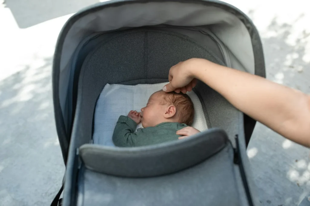 14 haftalık bebek: kucakta uyuma alışkanlığıyla nazik denge