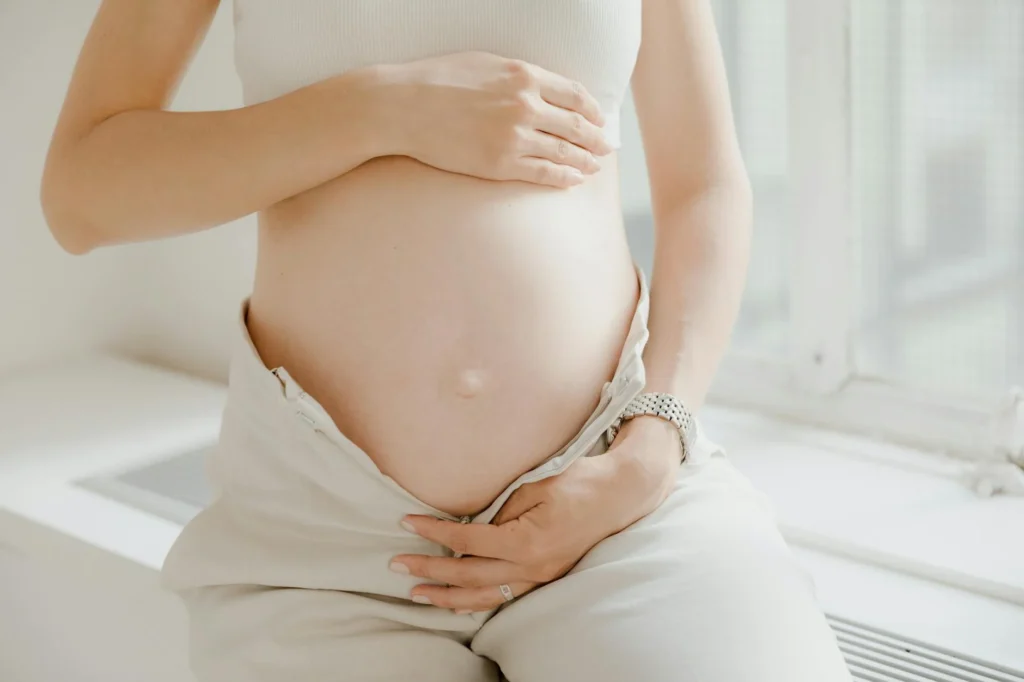 28 Haftalık Gebelik: Bebeğinizin Gelişimi ve Annedeki Değişiklikler
