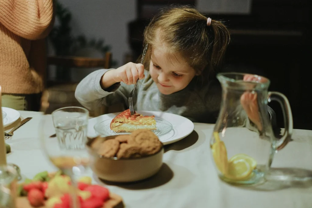 4 yaş: yemek seçen çocukta aile sofrası planı