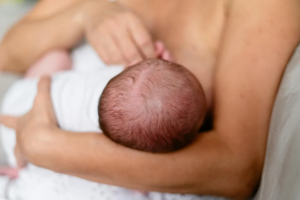 2 Haftalık Bebek: Beslenme Düzeni ve Açlık Sinyallerini Anlamak